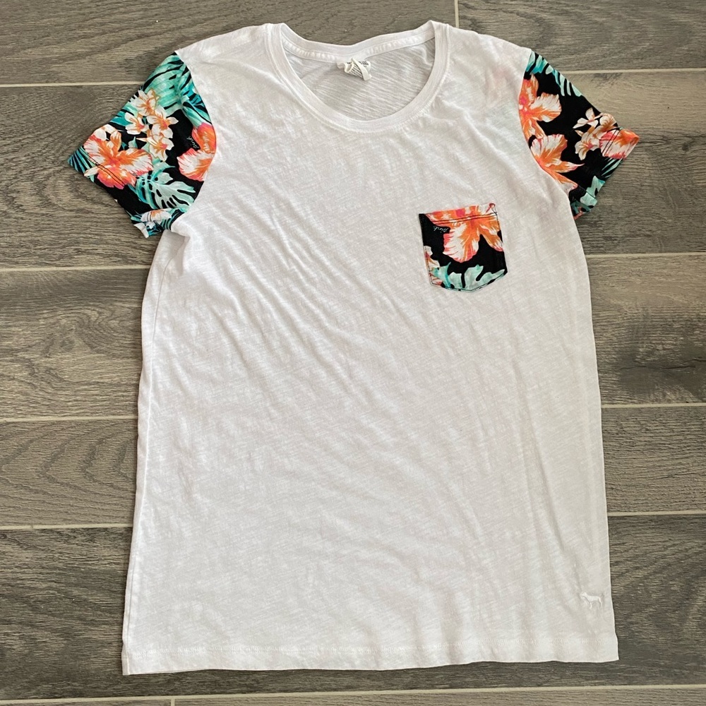 Pink Victoria’s Secret Hawaiian Floral/Tropical Pocket T-Shirt Y2K 2000s